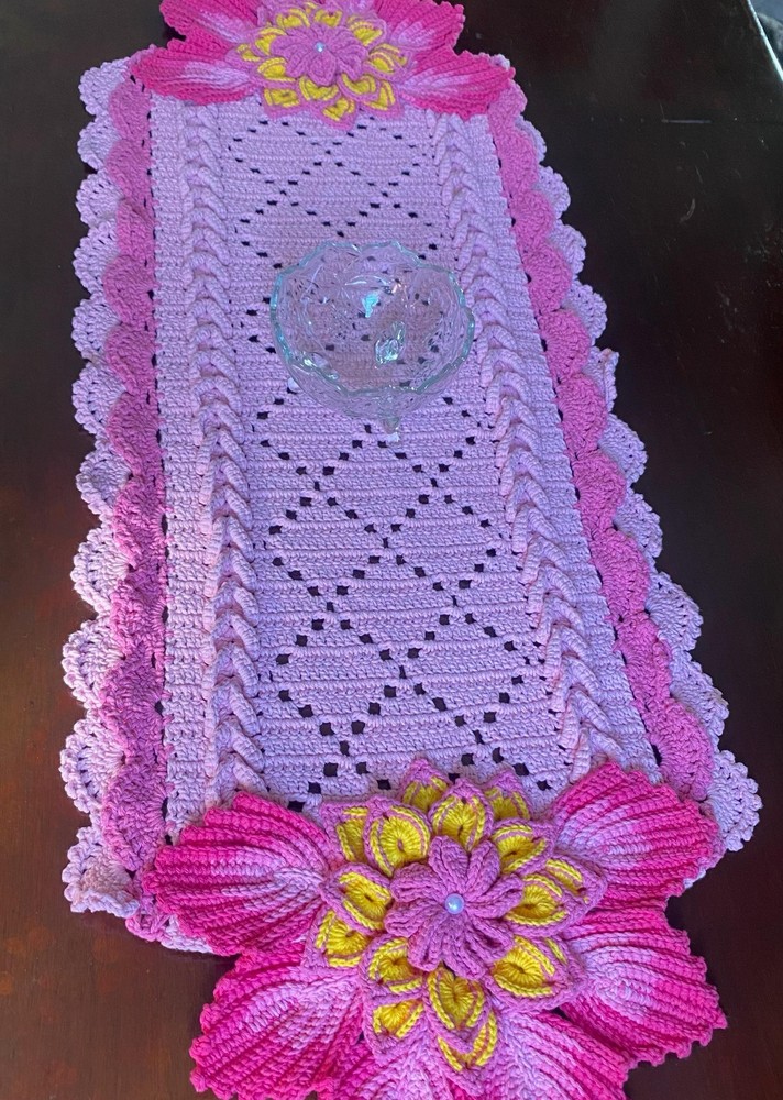 Trilho de Mesa Floral Nobre Modelo 46